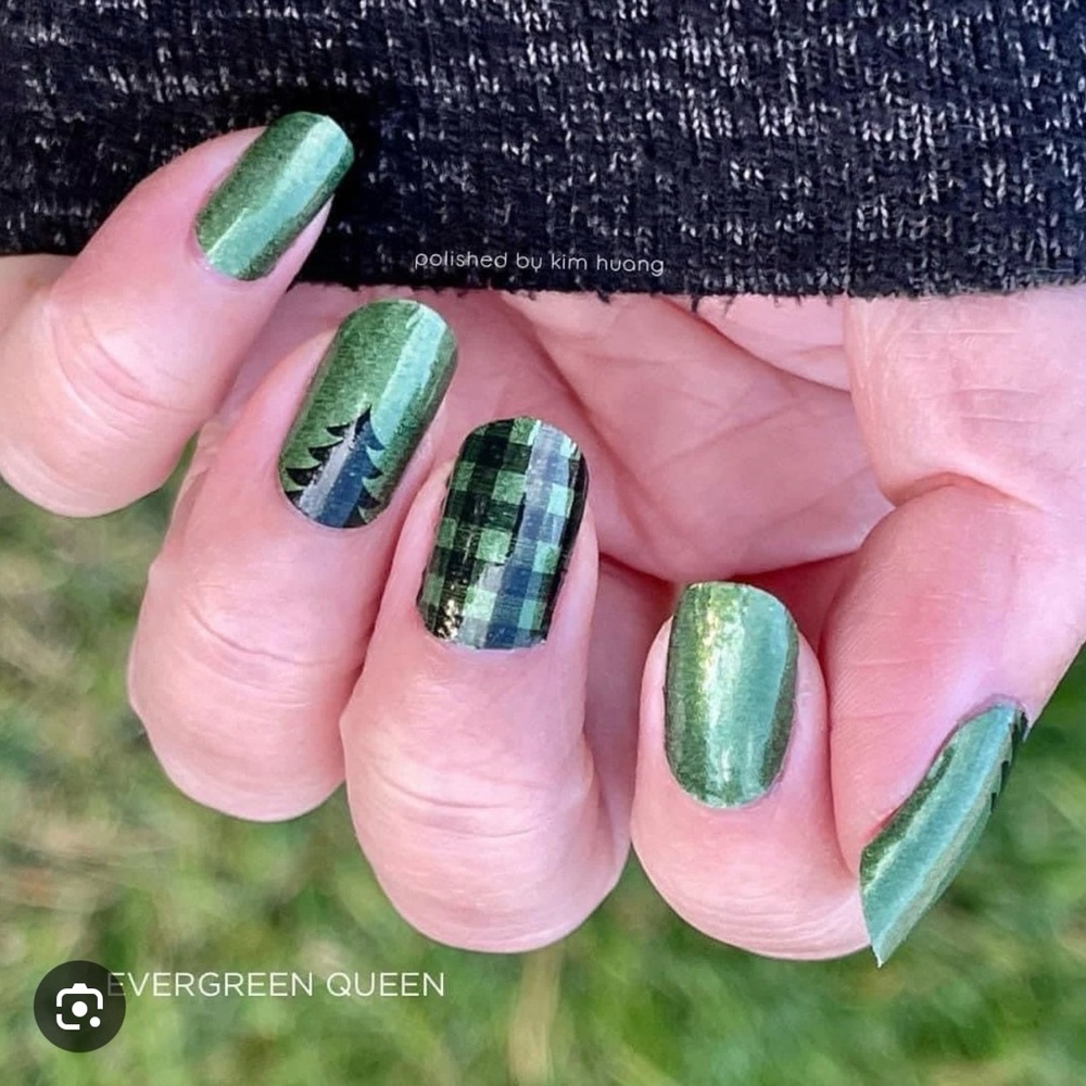 COLOR STREET NAIL POLISH STRIPS “EVERGREEN QUEEN” LIMITED EDITION-BRAND NEW